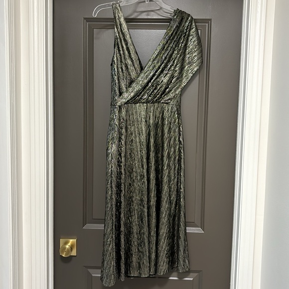 Alice + Olivia Roxy Front-Drape Midi Dress 2 - Picture 4 of 9